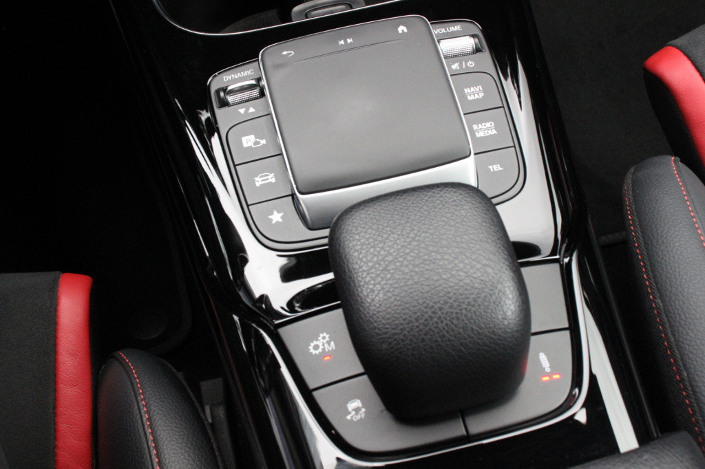 Mercedes-Benz A-Klasse amg 35 4matic premium plus | schaalstoelen | 360 cam