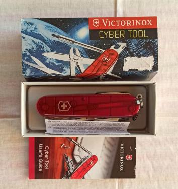 Victorinox Cybertool 34 functies - Nooit gebruikt - Model 1.7725.T