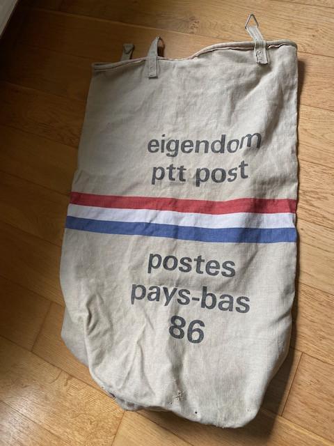 Originele oude postzak met de originele ijzeren ophanghaakjes