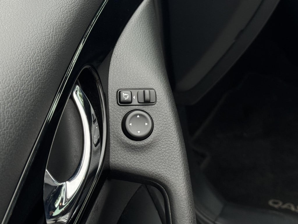 Nissan Qashqai 1.2 n-connecta design pack automaat | panoramadak | navigati