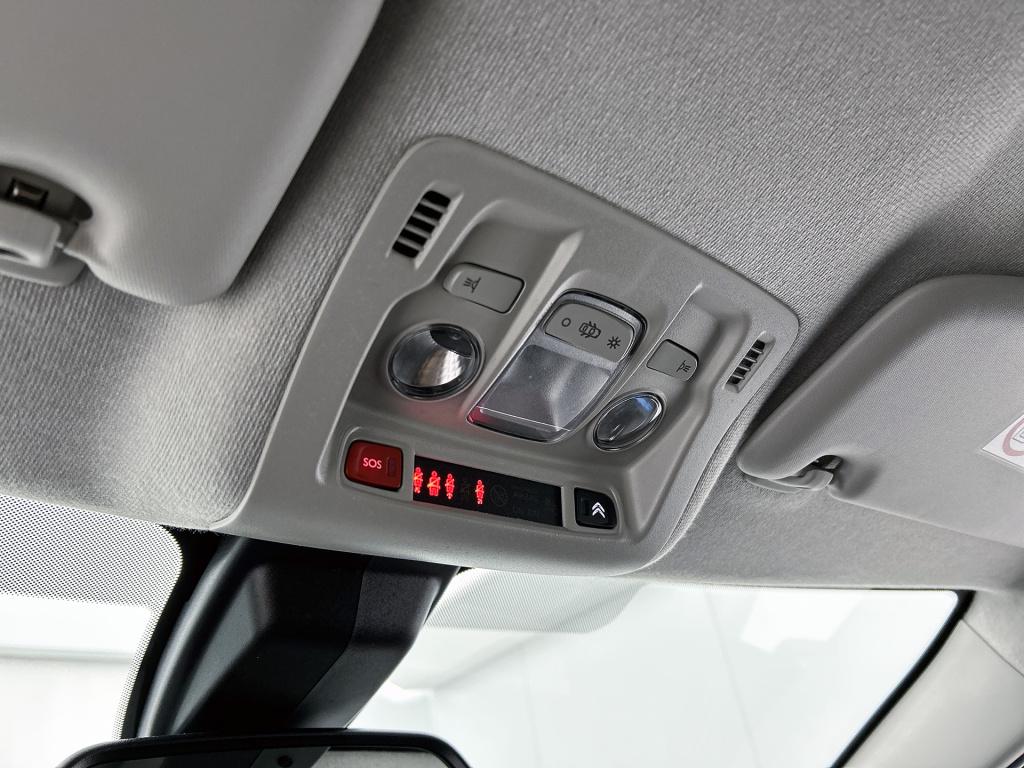 Citroen C3 83 pk shine | rijklaar | 17" lmv | camera | navigatie |