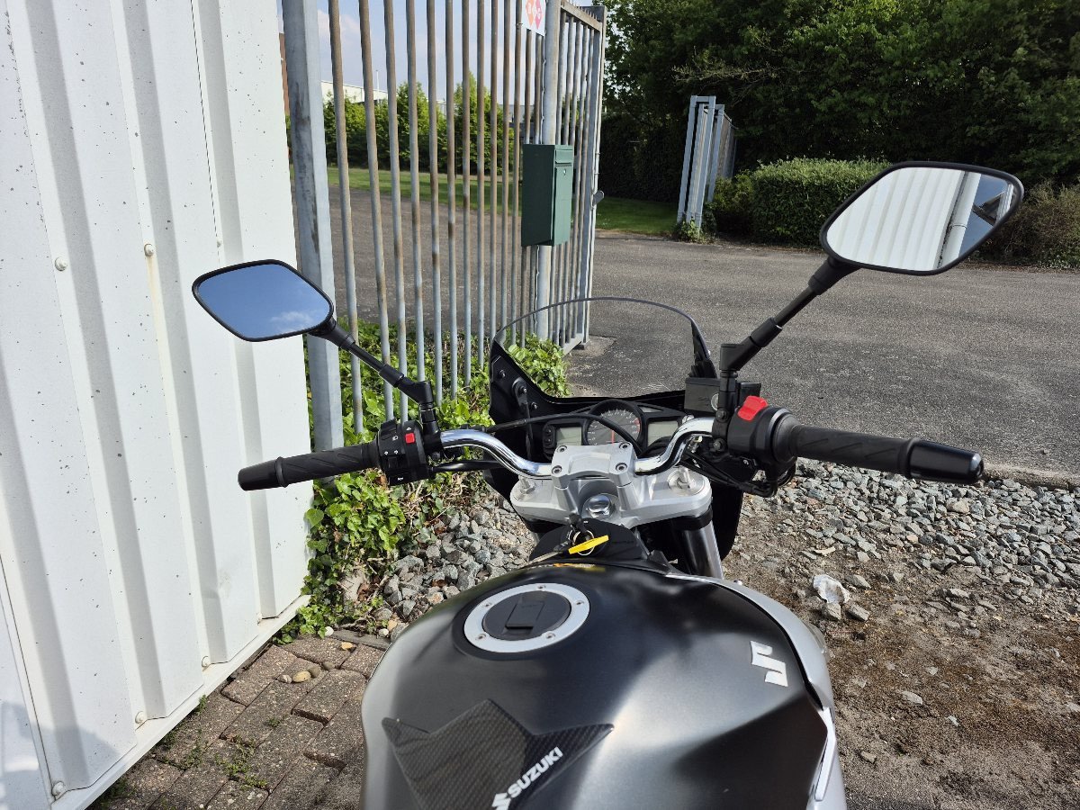 Suzuki GSR600 uit 2008