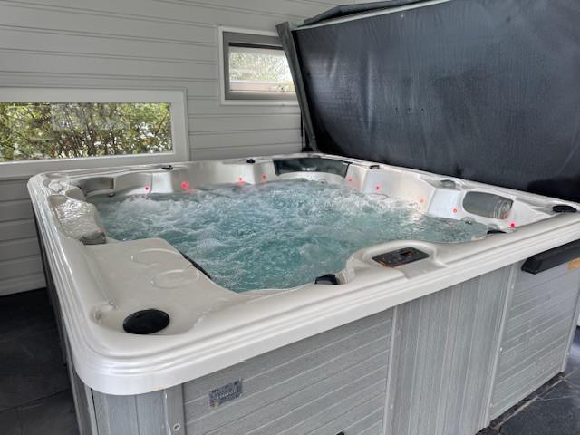 Jacuzzi- 5 persoons goed onderhouden