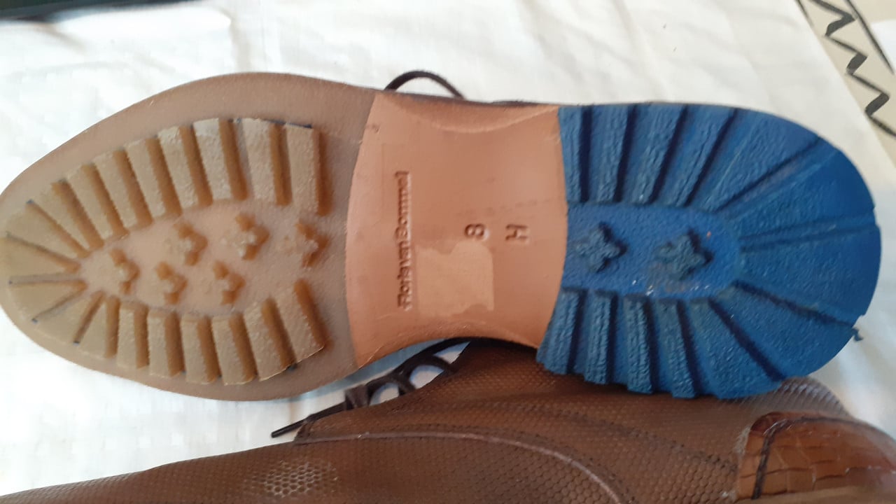 Diverse  Damesschoenen , halve Laarsjes maat 43 zwart ......BUGATTI....