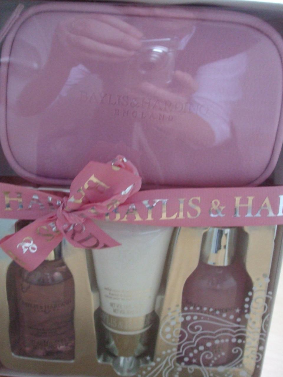 Te koop geschenkset van "Baylis & Harding".(nieuw).