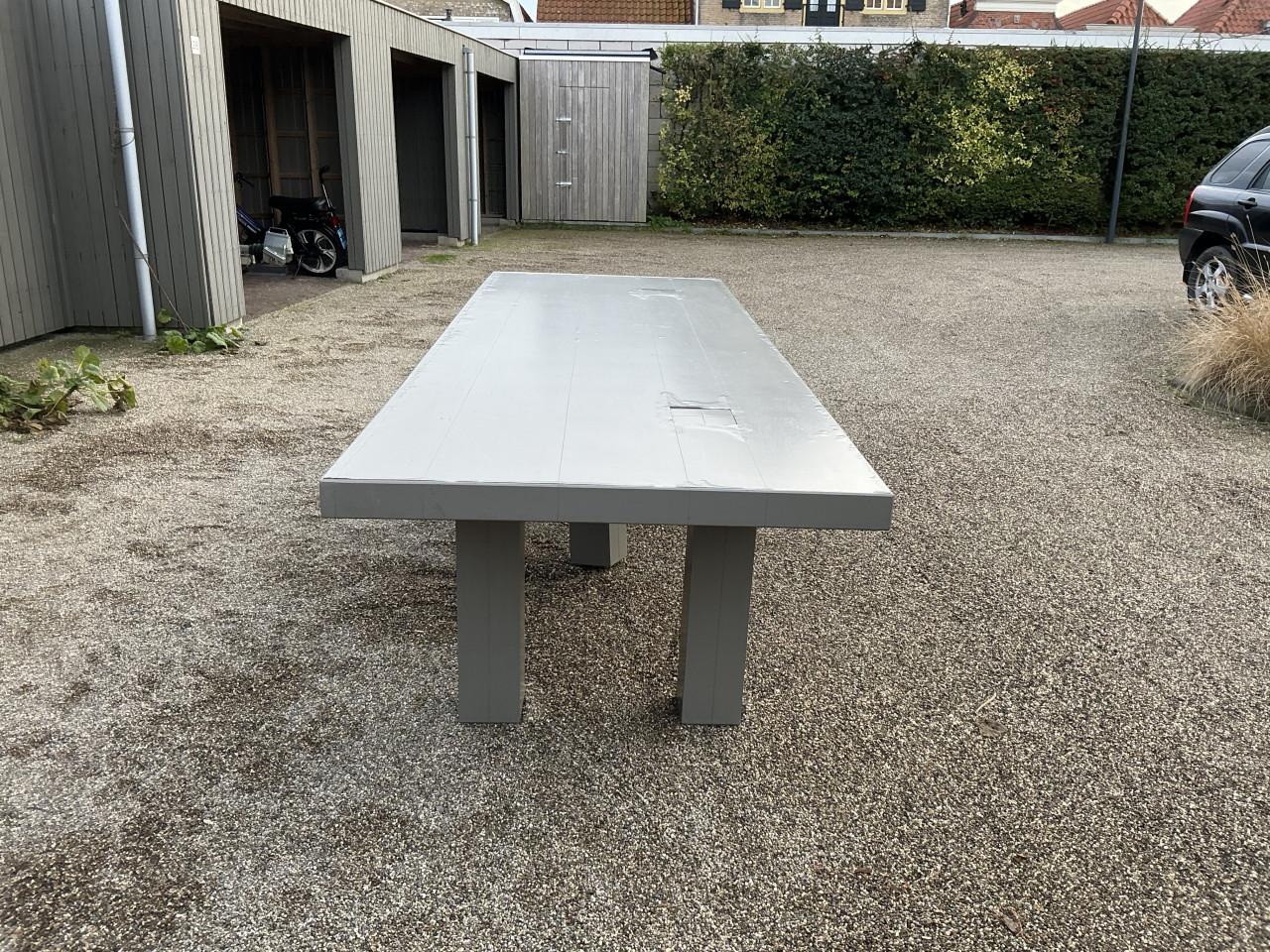 Houten tafel 3.05m. X 1.05m