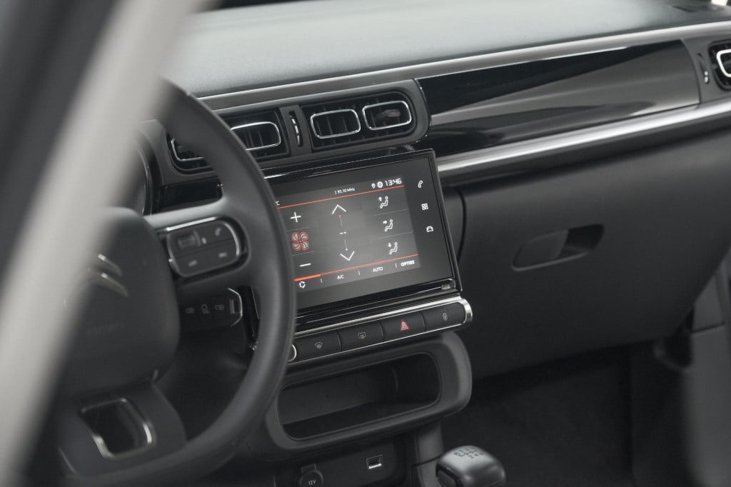 Citroen C3 puretech 110 max | parkeersensoren | apple carplay | climate con