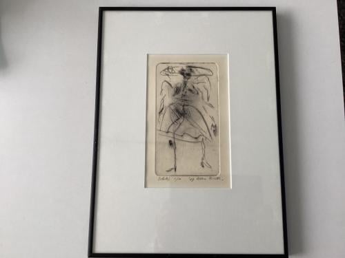 Sch(ets). 1/10.    1987.    Wilma Richten.  Zwarte lijst. Afm. 26x36 cm.