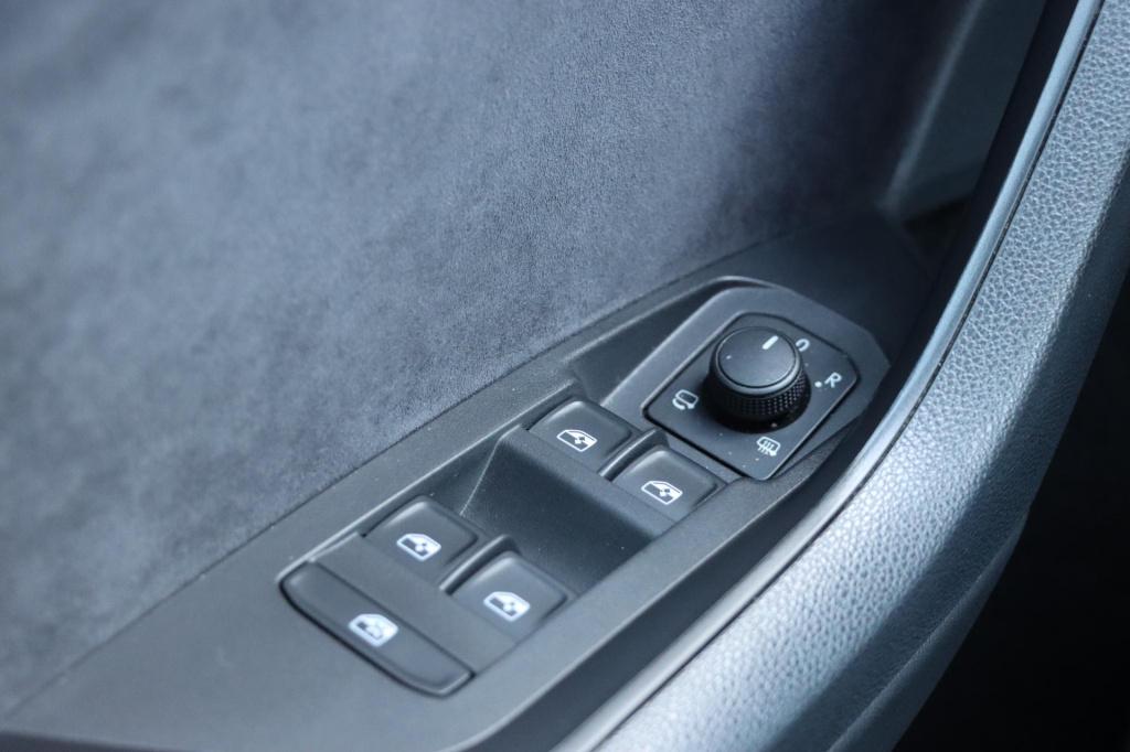 Skoda Kodiaq 1.5 tsi sportline business 150pk dsg7 7p. | pano | trekhaak | 