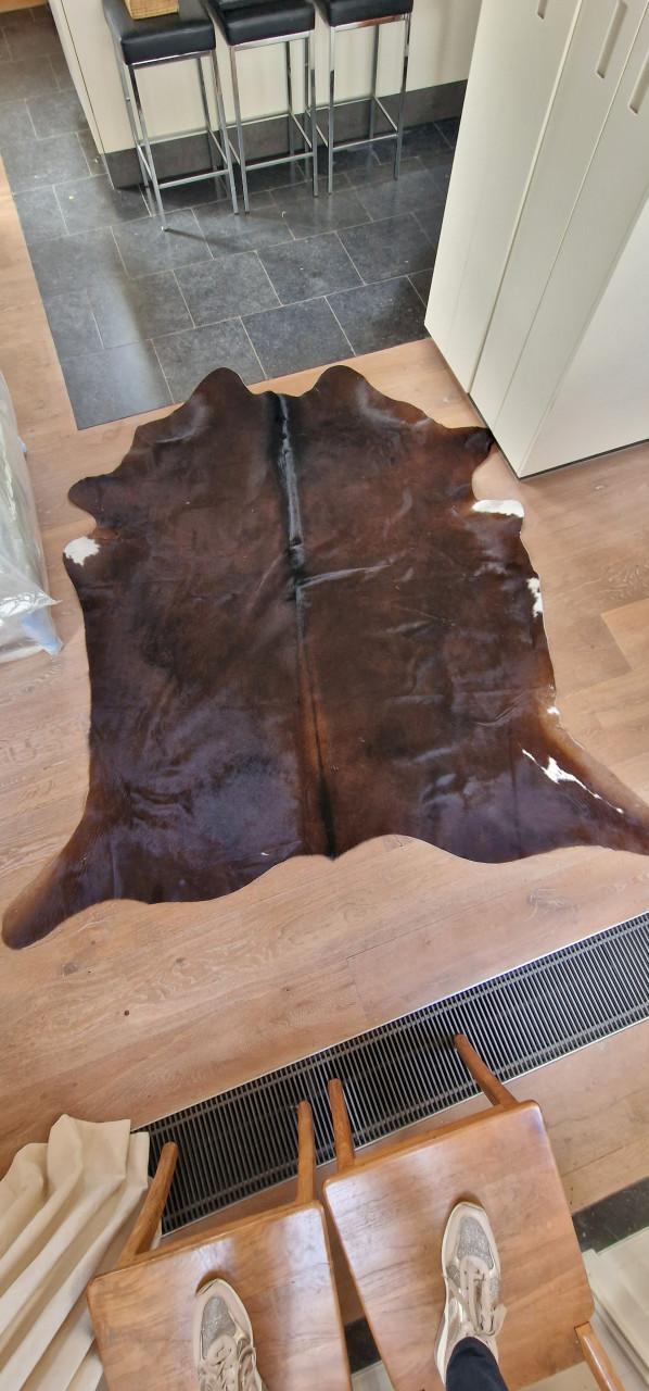 Koeienhuid 2x: beige effen en mooi donkerbruin