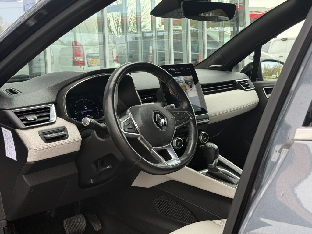 Renault Clio 1.6 e-tech hybrid 140 initiale paris | nl-auto | dealer ond. |