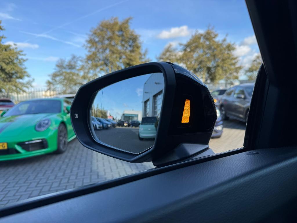 Audi Q3 35 tfsi 3x s line * matrix led * keyless * stoelverwarming