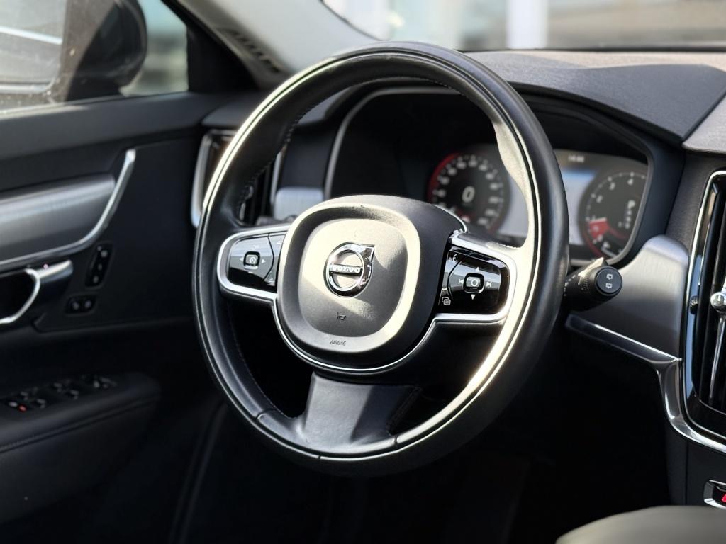 Volvo V90 t4 190pk momentum |adap.cruise| leder | trekhaak | stoel/stuurve