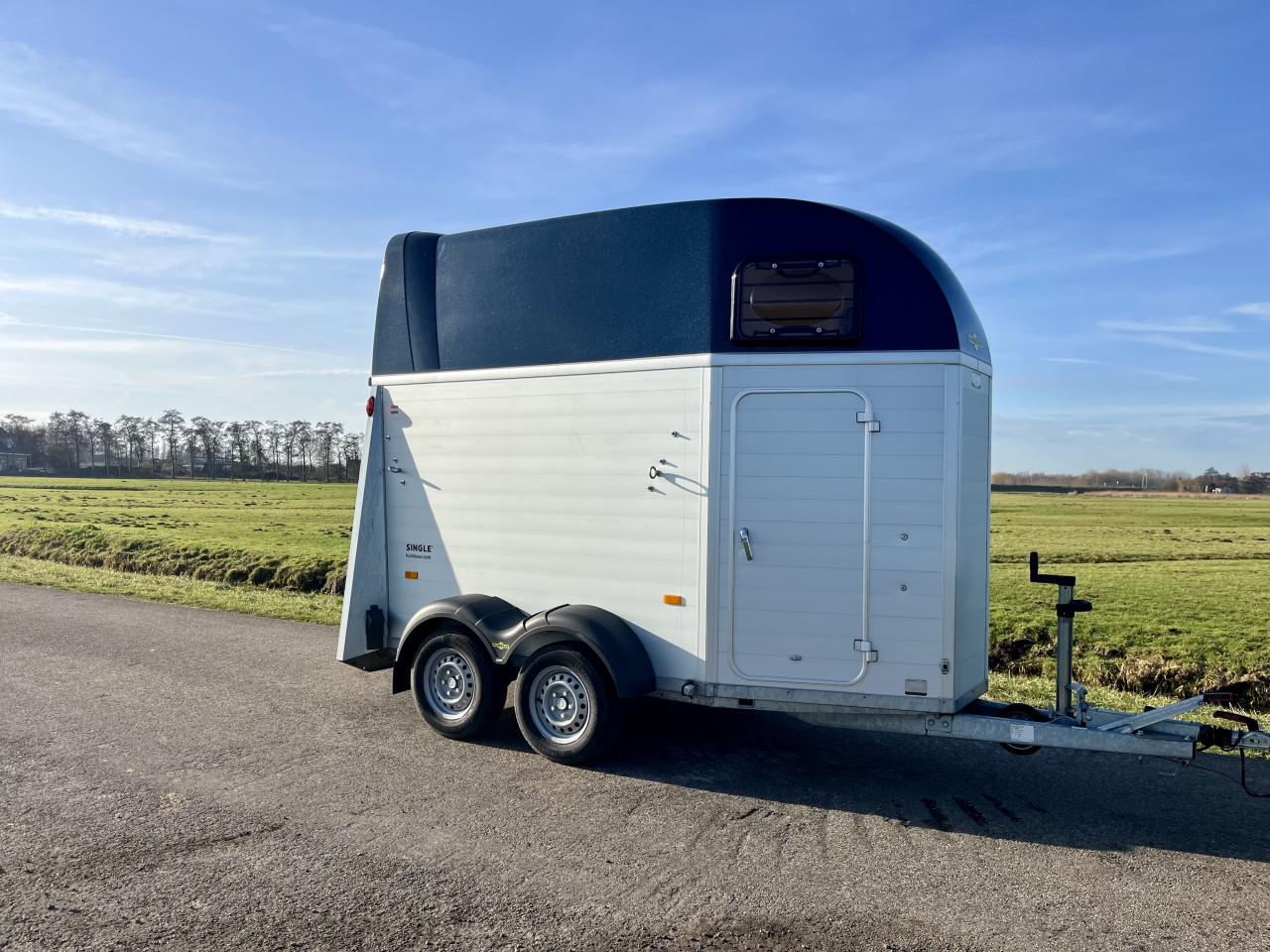 Als nieuwe volledig aluminium 1,5 paards Humbaur met zadelkamer