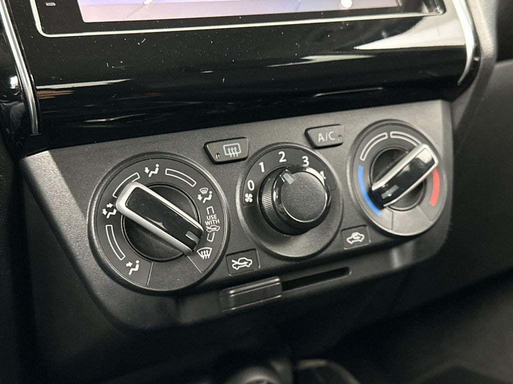 Suzuki Swift 1.2 select | stoelverwarming | navigatie | bluetooth | airco |