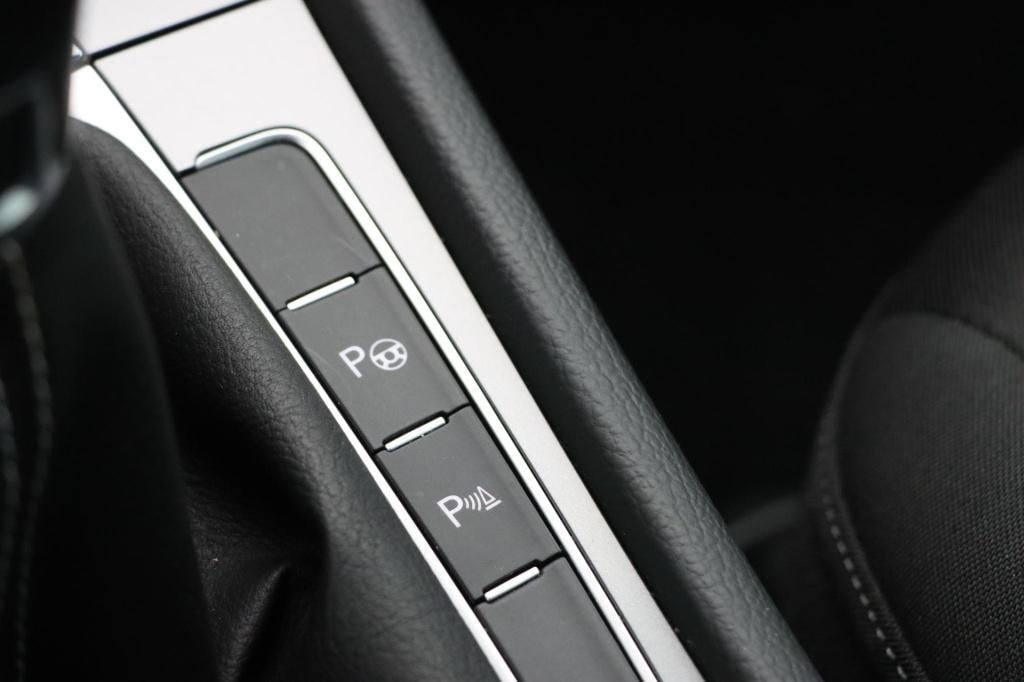 Volkswagen Golf 1.2 tsi connected series 110pk