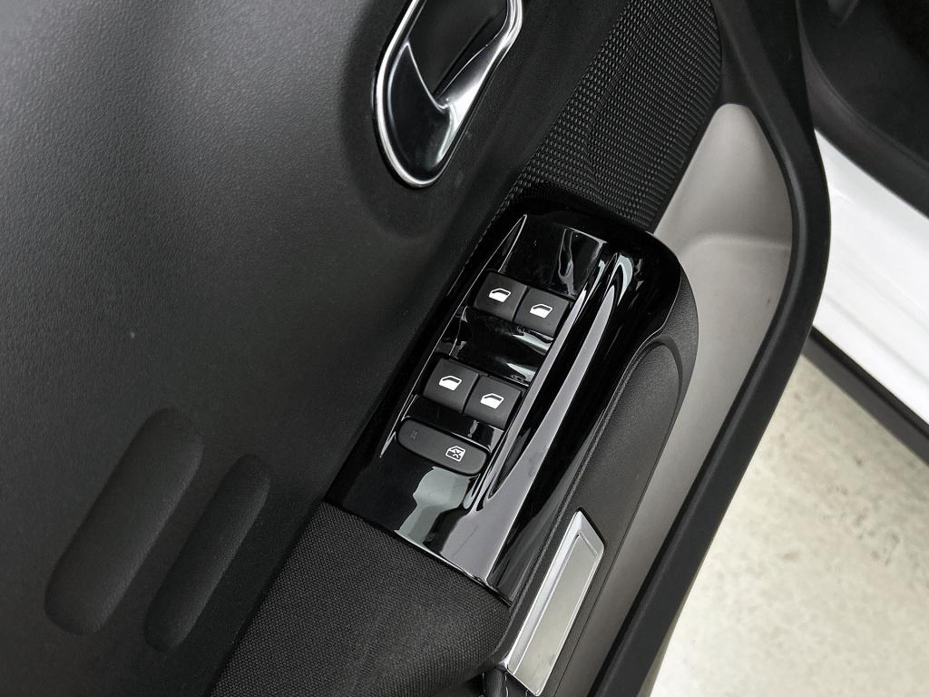 Citroen C3 82pk shine | rijklaar | parkeersensoren | apple carplay | lichtm