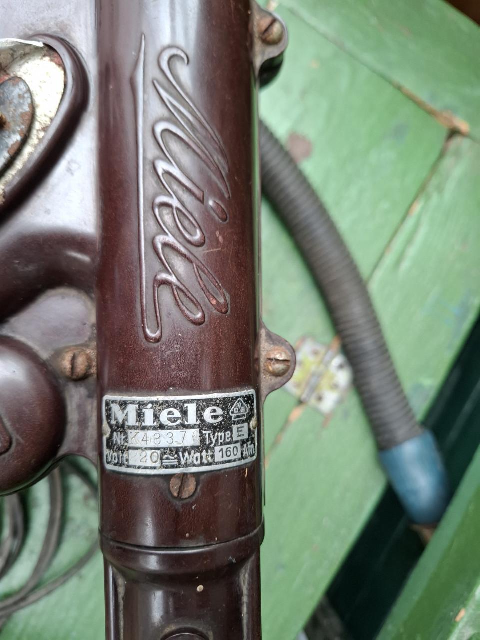 Te koop: Hele oude Miele stofzuiger, Type E