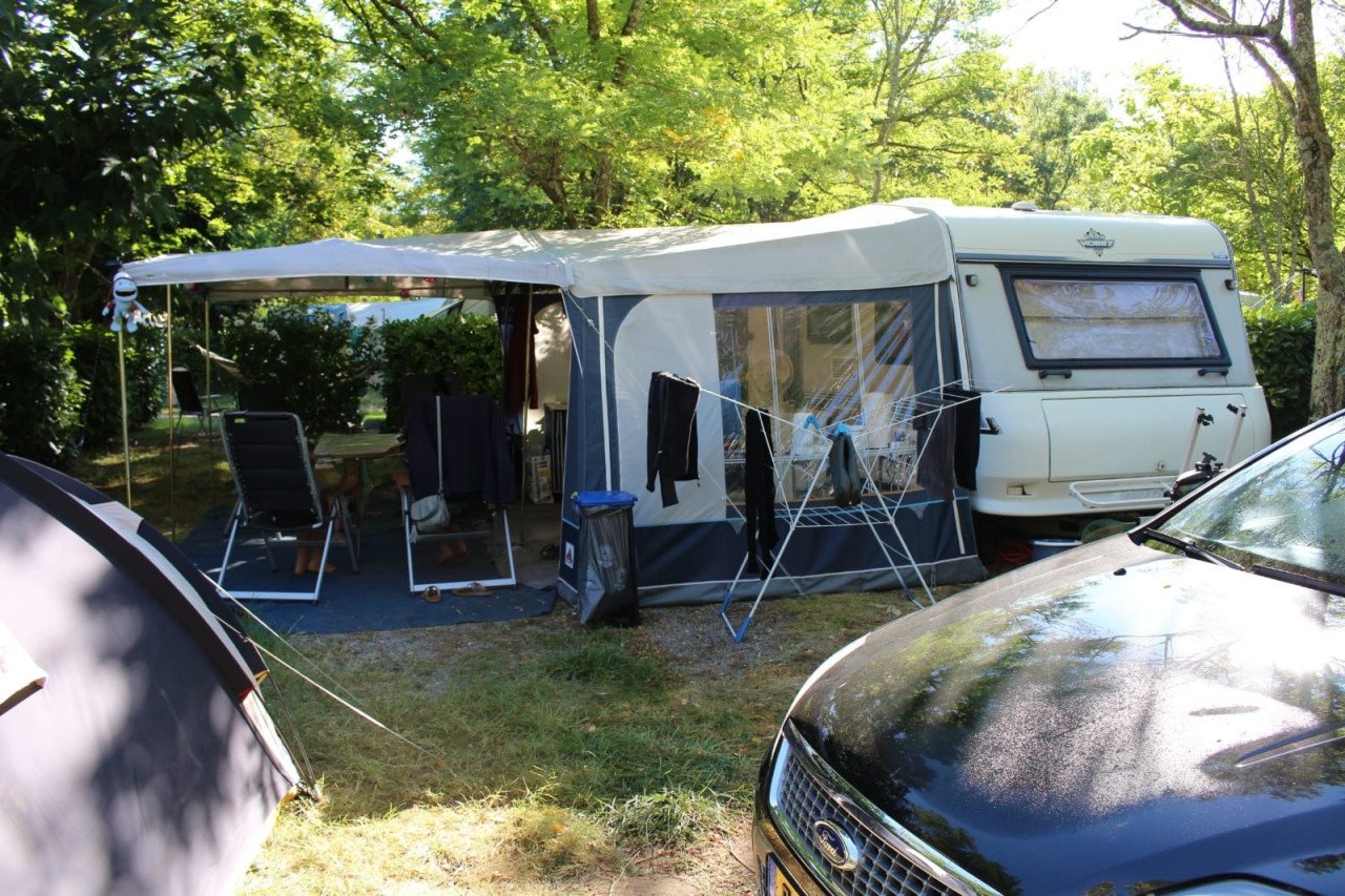 Caravan Hobby Classic met voortent, uitbouw en luifel