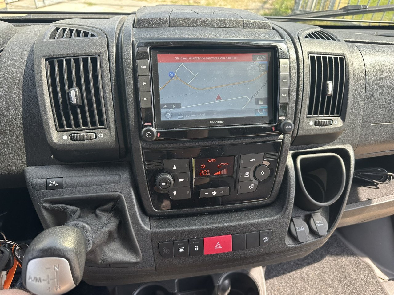 Weinsberg Cara R47 Automaat – Buscamper met lengtebedden | Slechts 55.550km