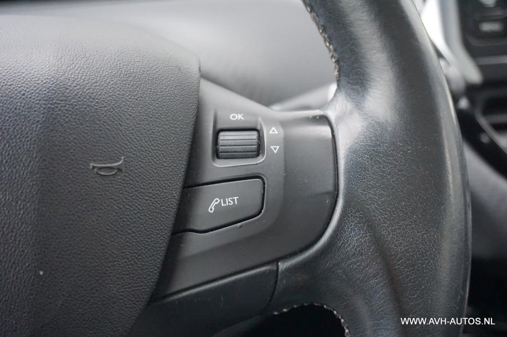 Peugeot 2008 1.2 vti allure pack premium plus