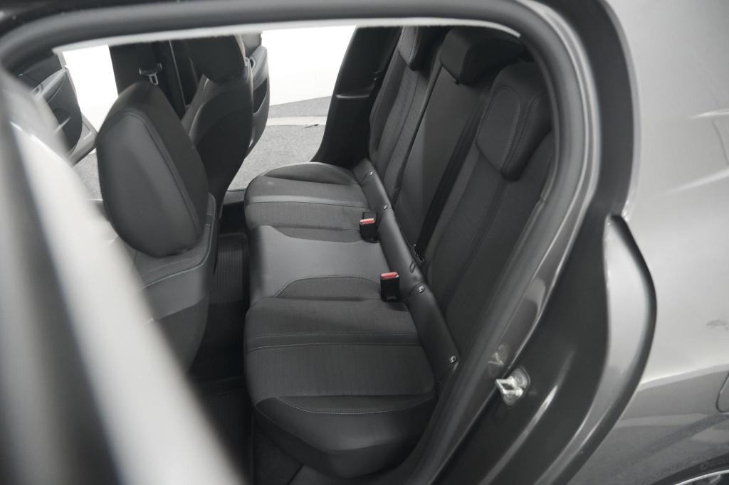 Peugeot 208 puretech 100 eat8 allure pack | camera | apple carplay | parkee