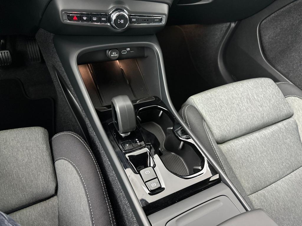 Volvo XC40 b4 204pk plus dark| 360camera| elek.stoelen| h&k sound|
