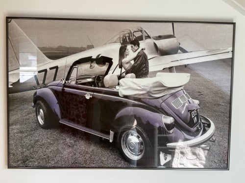 Mooie gunmetal lijst met een poster VW kever en vliegtuig