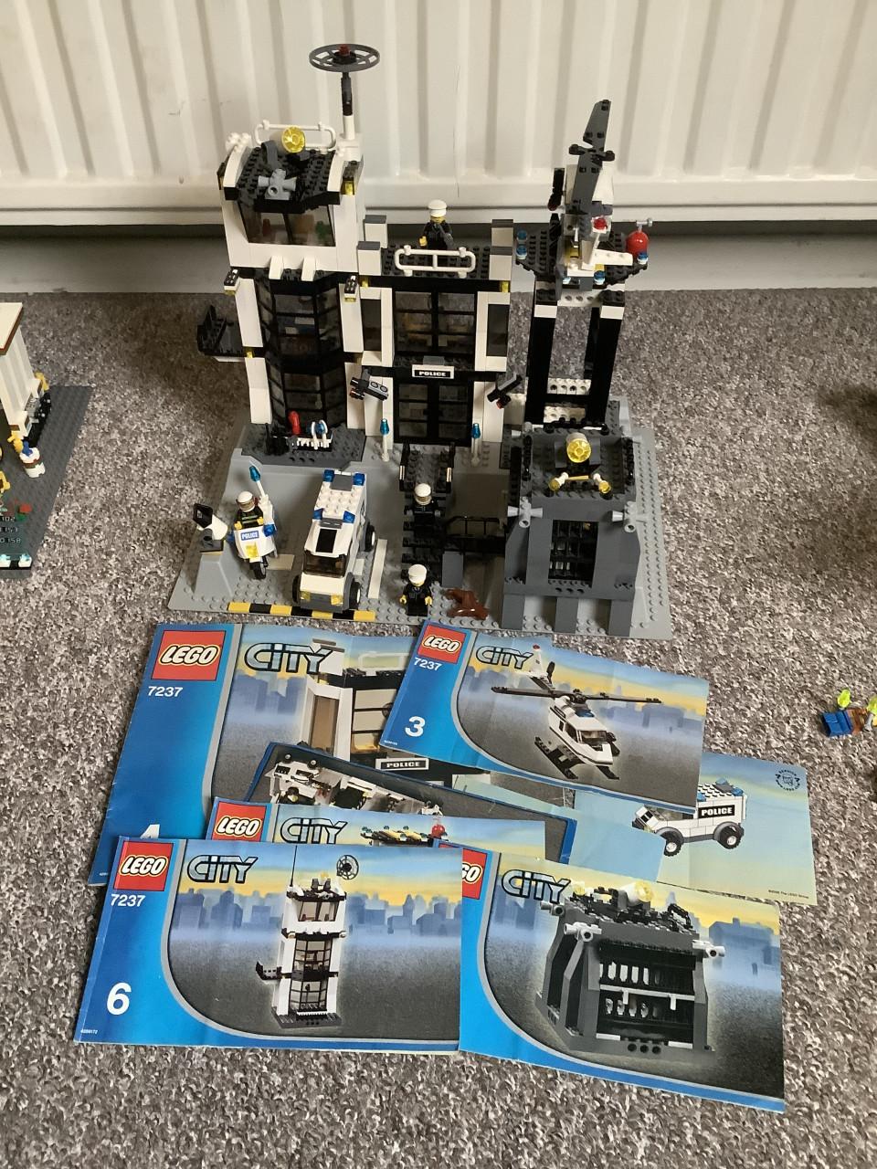 Complete Lego City politiebureau set 7237. In zeer goede staat.