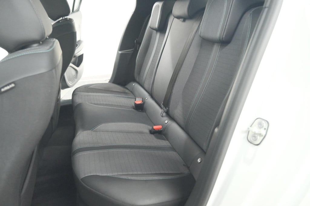 Peugeot 208 puretech 100 eat8 allure pack | camera | navigatie | apple carp