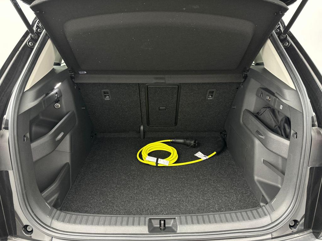 Skoda Elroq business edition elektromotor 150 kw / 204 pk suv