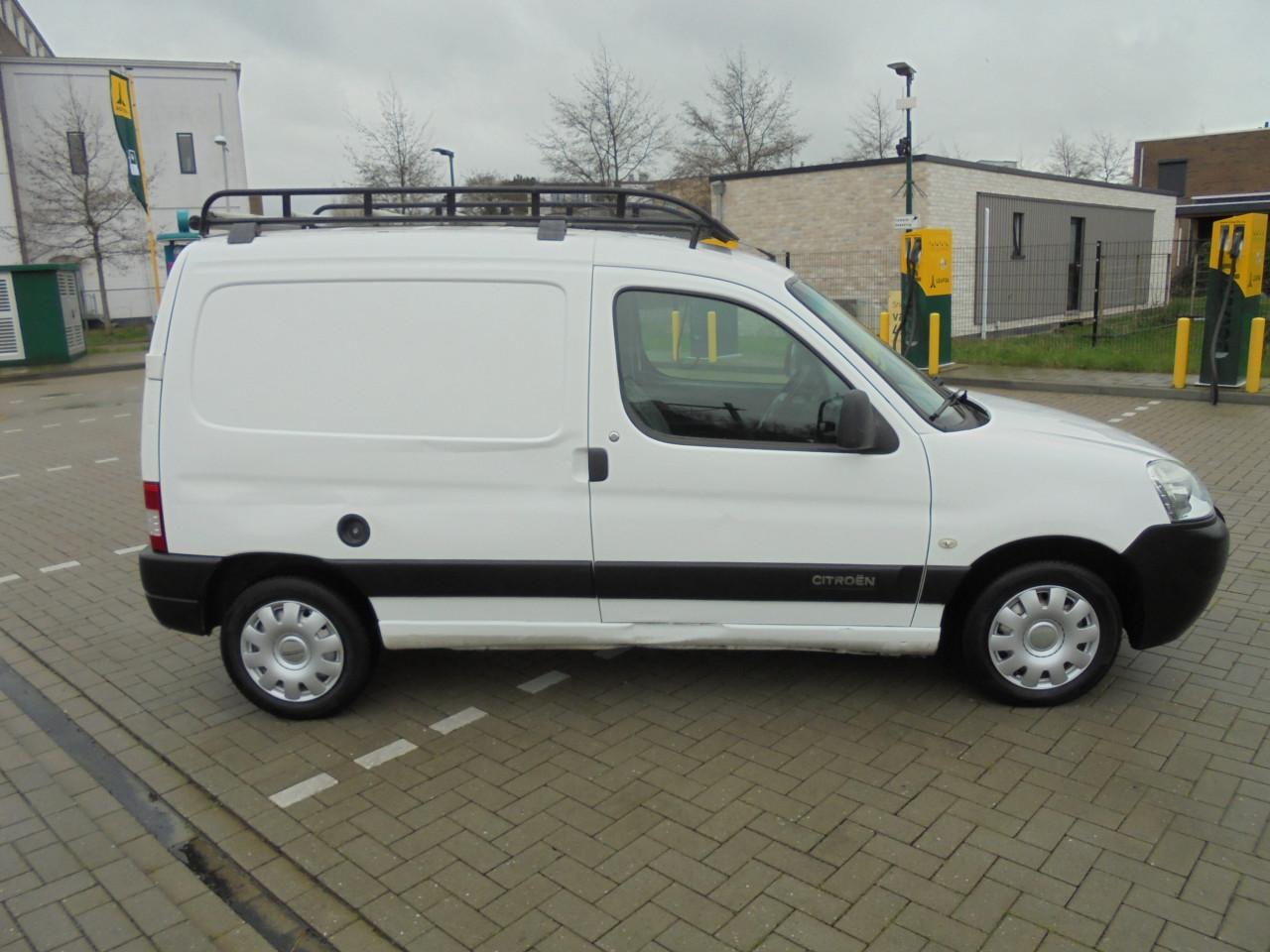 Berlingo 1.4i grijskenten benzine ZO MEENEEM AUTO ,AUTO BOUWD DRUK OP
