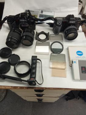 Minolta Dynax 7000i en 8000i met diverse objectieven en overige toebehoren