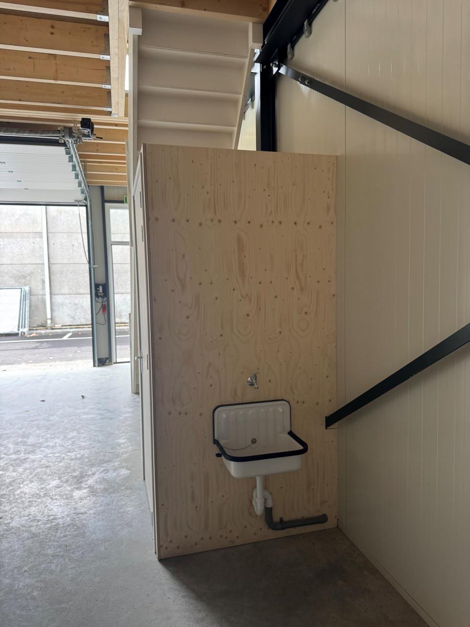 TE HUUR | bedrijfsunit, Van Doornestraat 9b te Goes