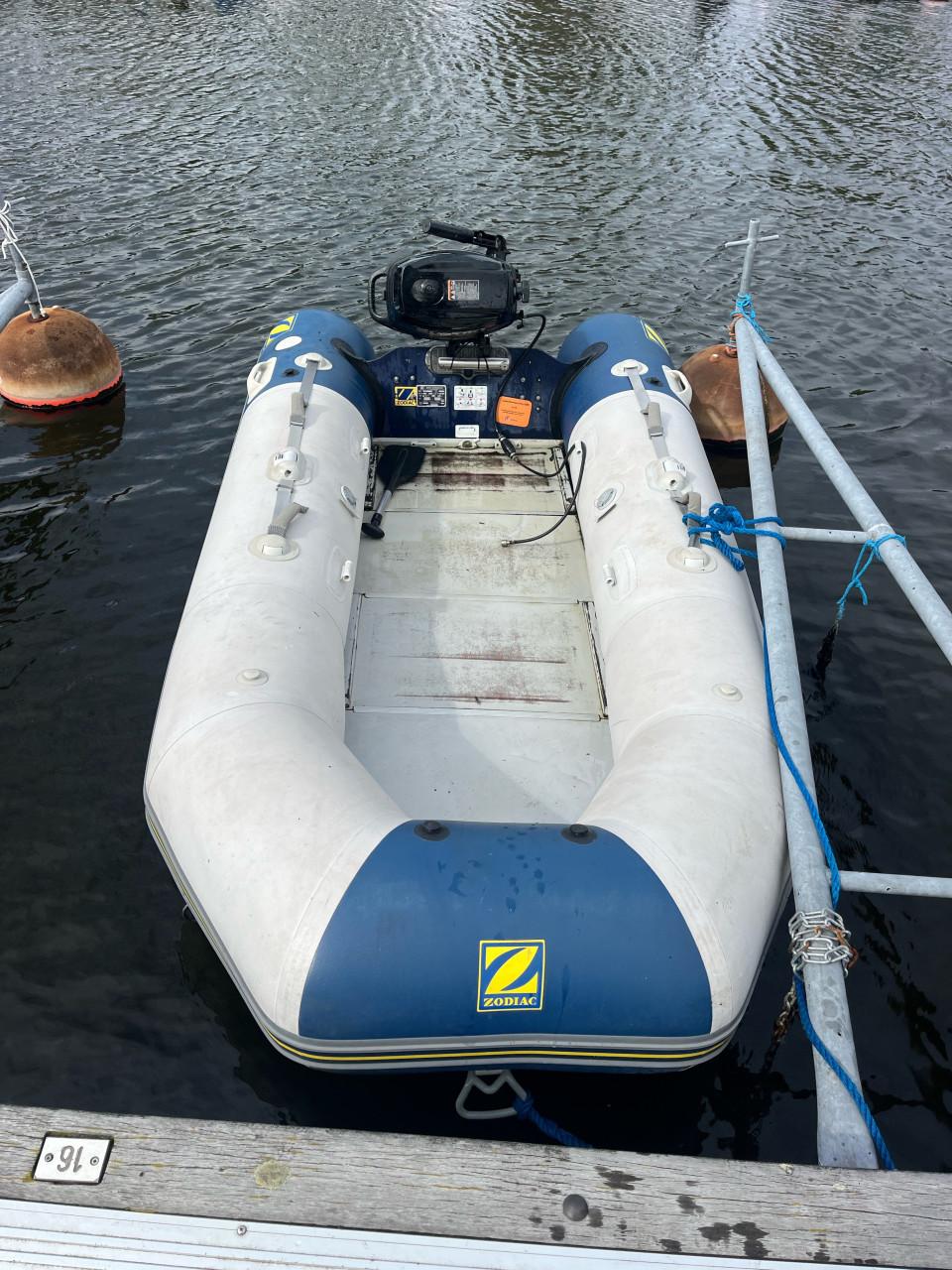 Zodiac 3,10 met suzuki 6pk 4 takt motor