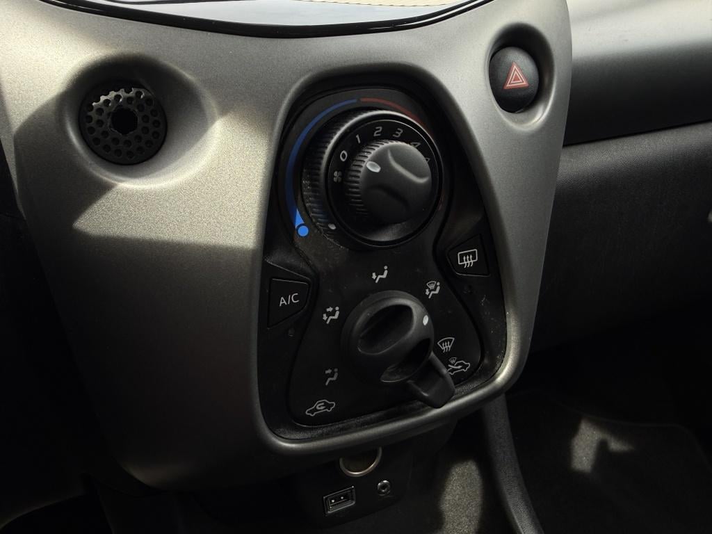 Toyota Aygo 1.0 vvt-i x-play - carplay - android auto -