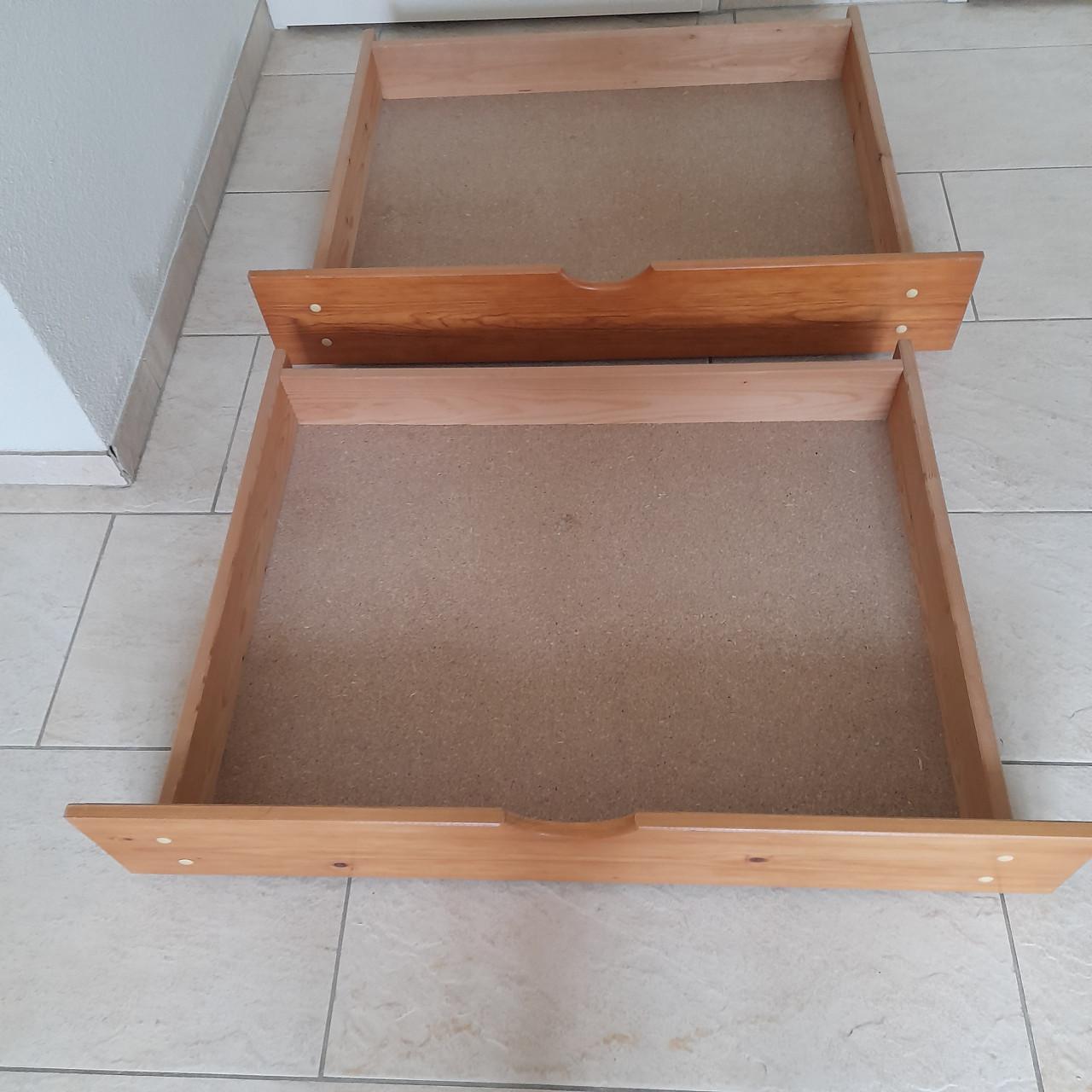 2 x Bedlade ( 95,5 x 65 x 16,5H)  €10 per stuk
