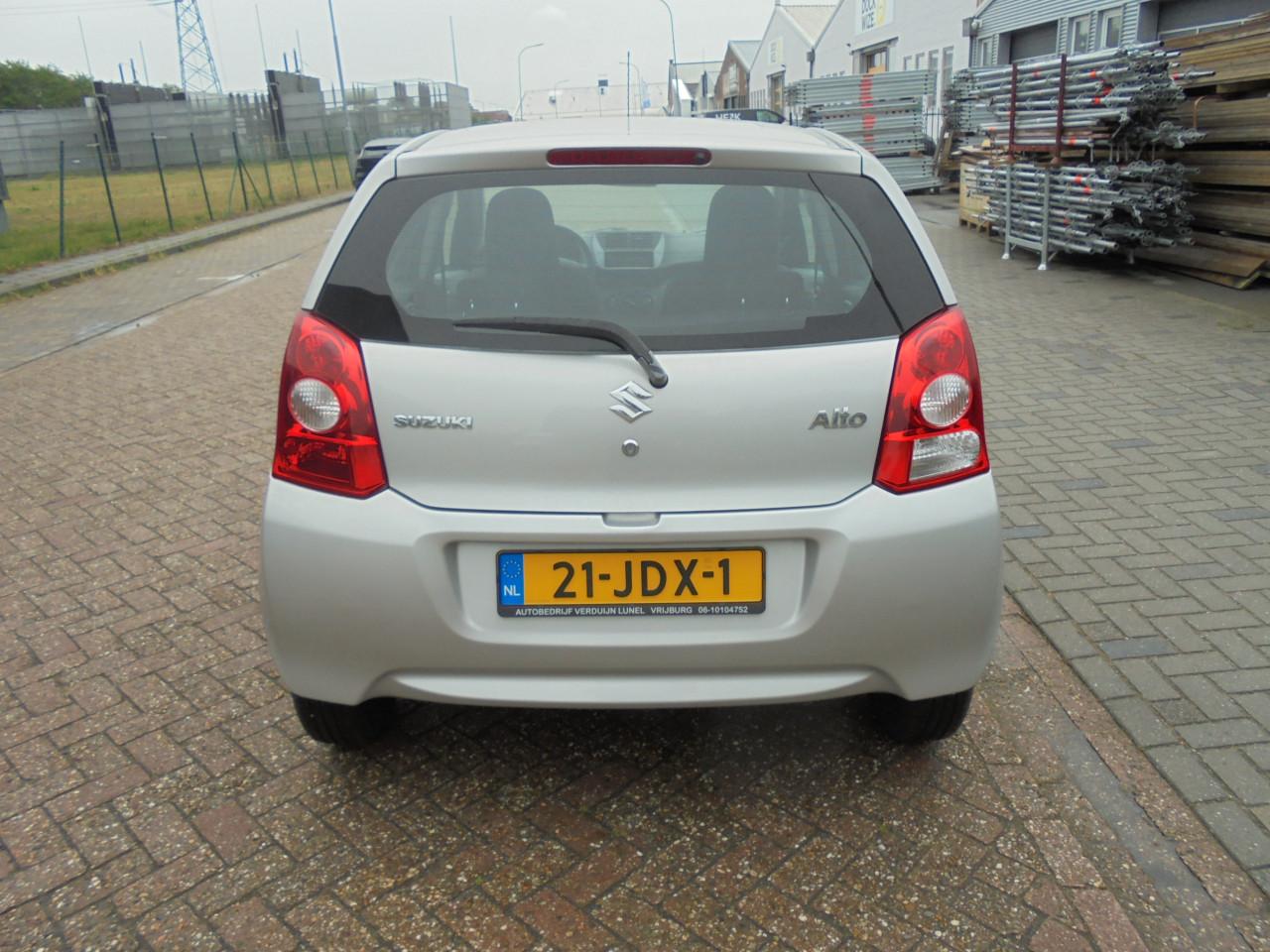 Alto 1.0 I met 121.858 km ,vijf deur uitvoering ,bouwjaar 2009 € 1995
