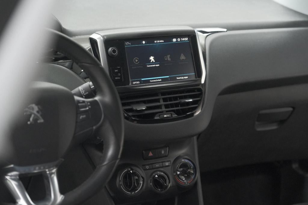 Peugeot 208 puretech 82 signature | allseason banden | navigatie | parkeers