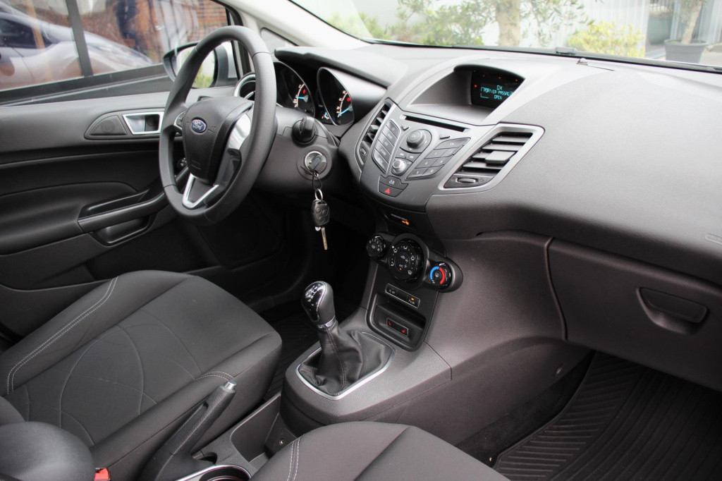 Ford Fiesta 1.0 trend - airco - stoelverwarming - alle doc - 1e eigenaar - 
