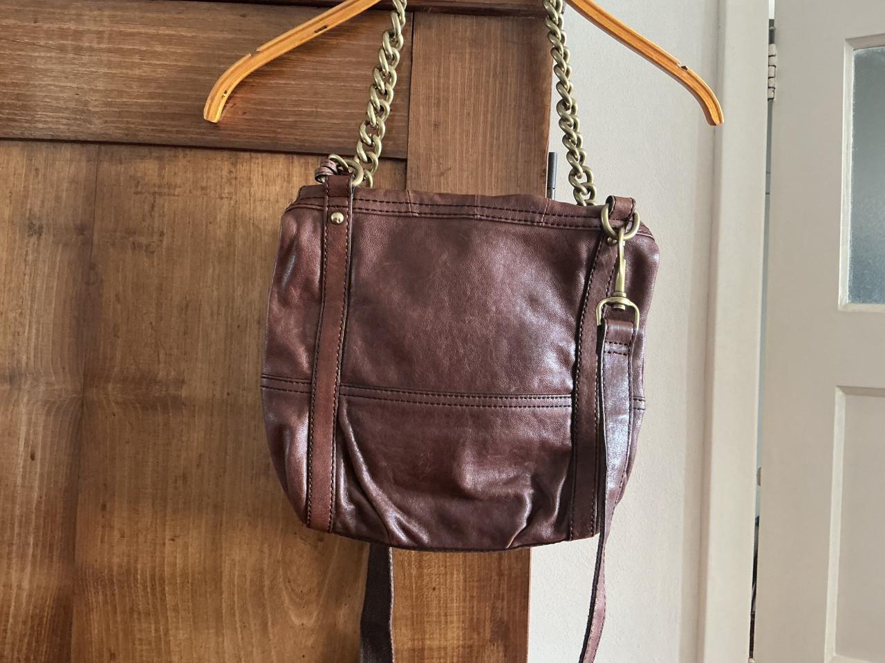 FOSSIL tas. Bruin leer.