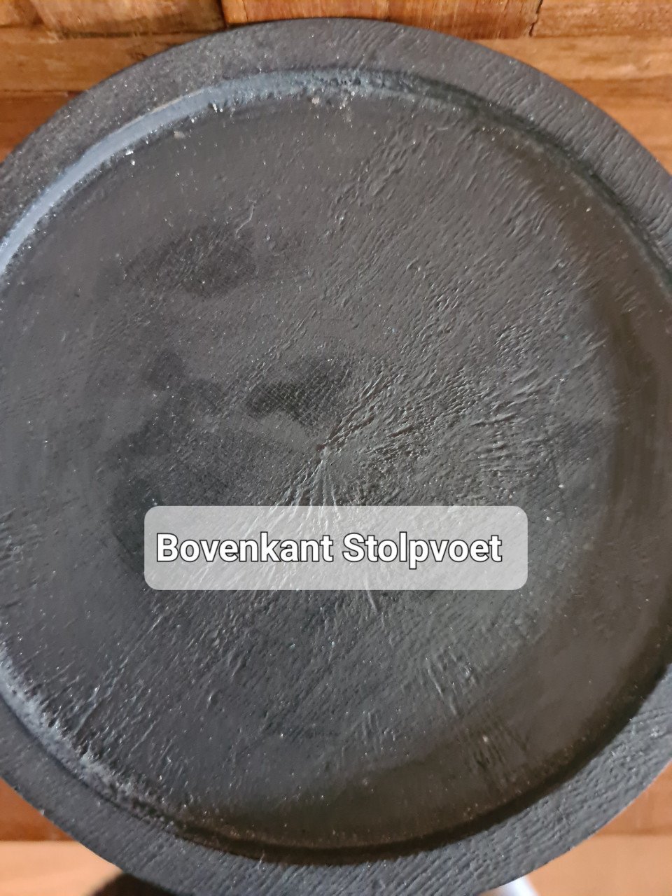 Brocante glazen stolp met zwarte houten voet