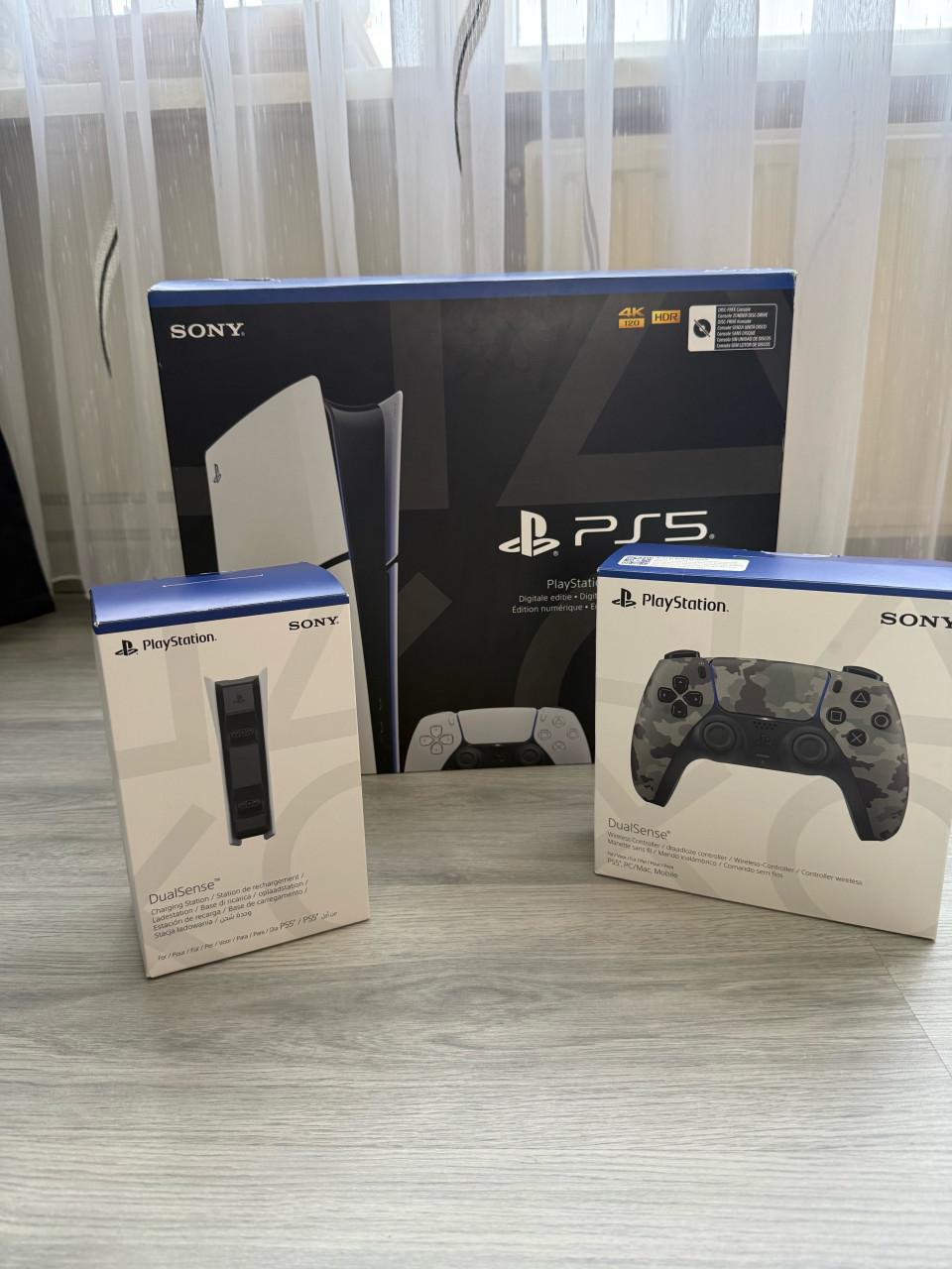 Playstation 5 Slim 1TB met toebehoren - Zo goed als nieuw