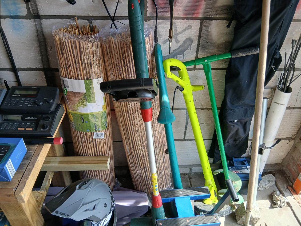 Te koop garage/schuurverkoop allerlei spulletjes koopje in een koop