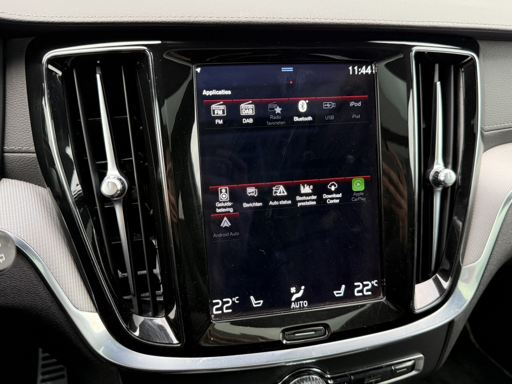 Volvo V60 t6 340pk recharge r-design| panodak| adap.cruise| 360camera| tre
