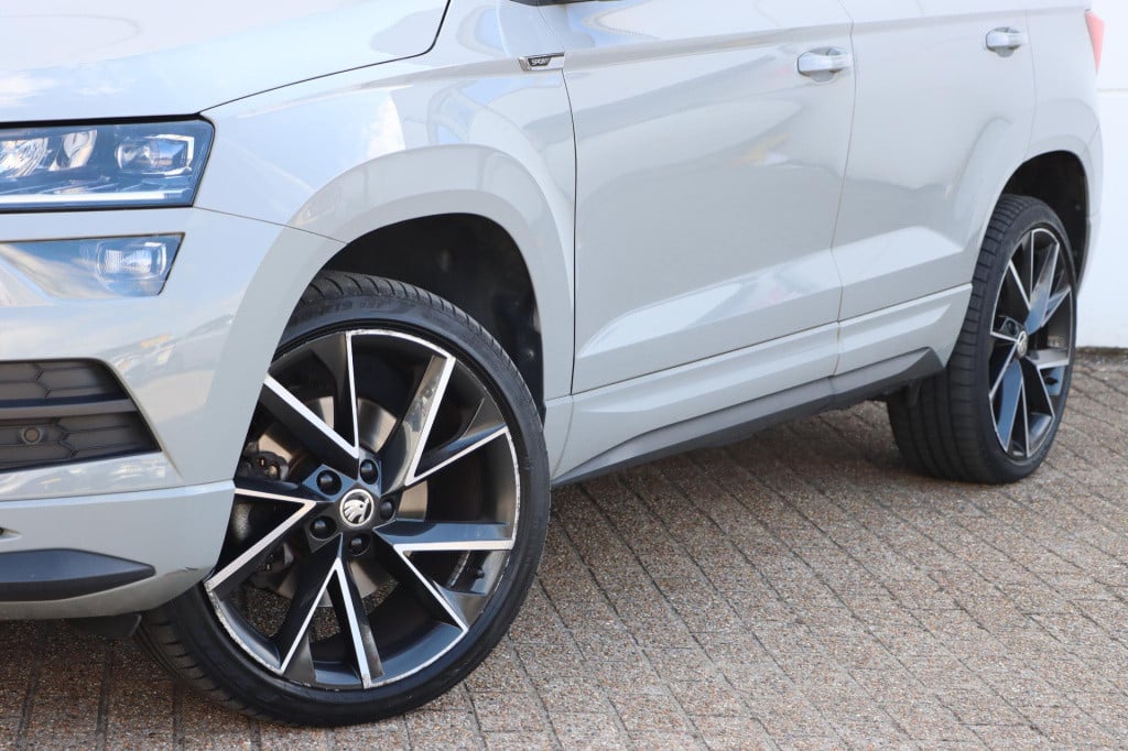 Skoda Karoq 1.5 tsi sportline business 150pk dsg7