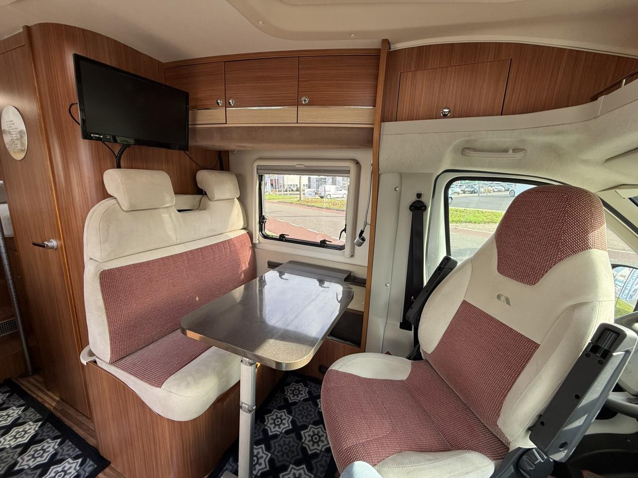 Adria Compact SL - Compacte camper vol comfort en vrijheid! jaar apk, beurt