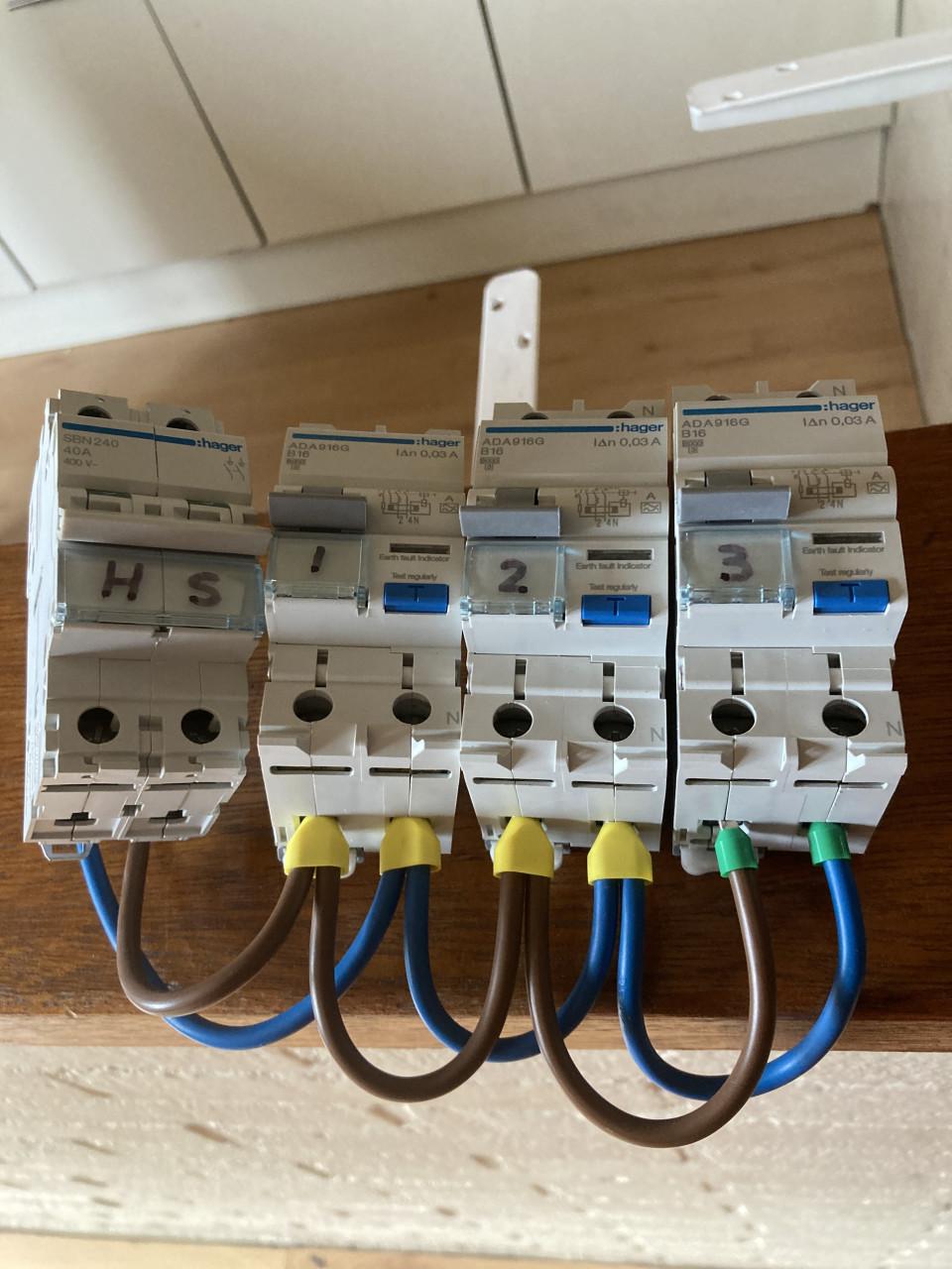 Hager aardlekautomaten set van 3 b16