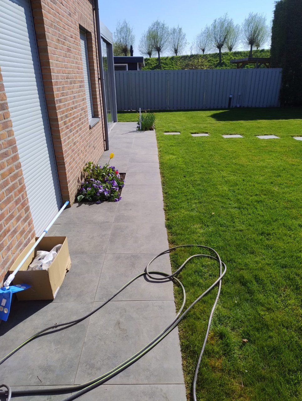 Glazenwasser, zonnepanelen reinigen, overstekken