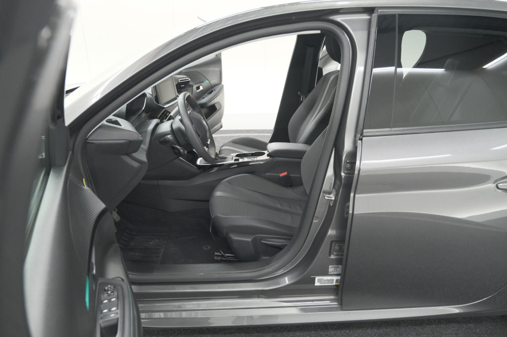 Peugeot 208 puretech 100 allure pack | camera | apple carplay | stoelverwar